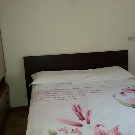 Albergo Luca Ivrea Buitenkant foto
