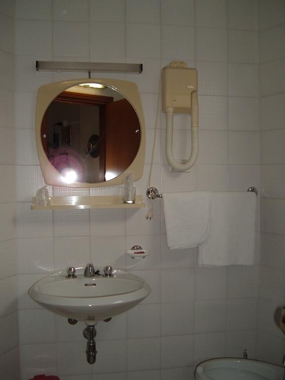 Albergo Luca Ivrea Buitenkant foto