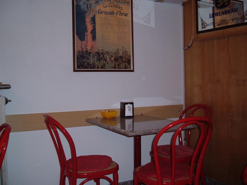 Albergo Luca Ivrea Buitenkant foto