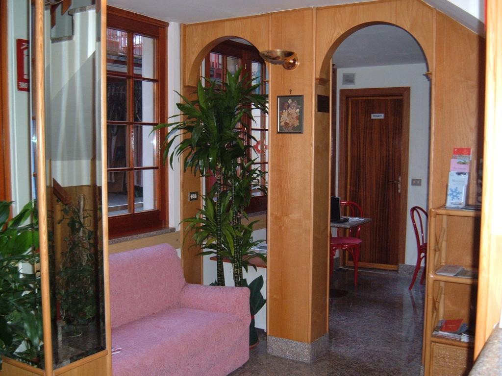 Albergo Luca Ivrea Buitenkant foto